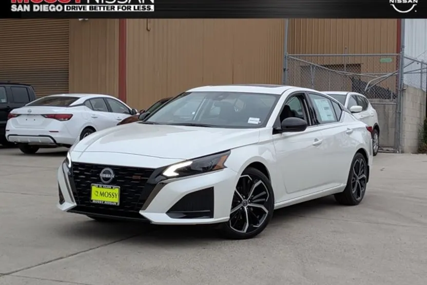 2025 Nissan Altima SR photo 1
