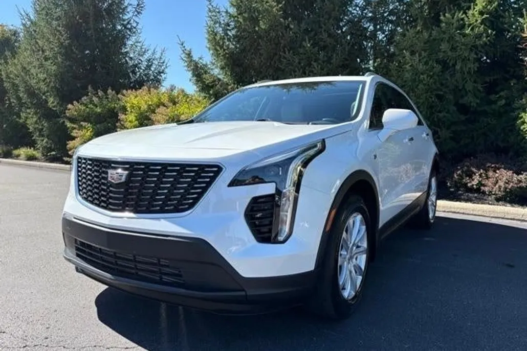 2023 Cadillac XT4 Luxury photo 1
