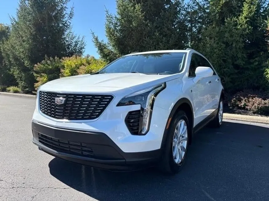2023 Cadillac XT4 Luxury photo 1