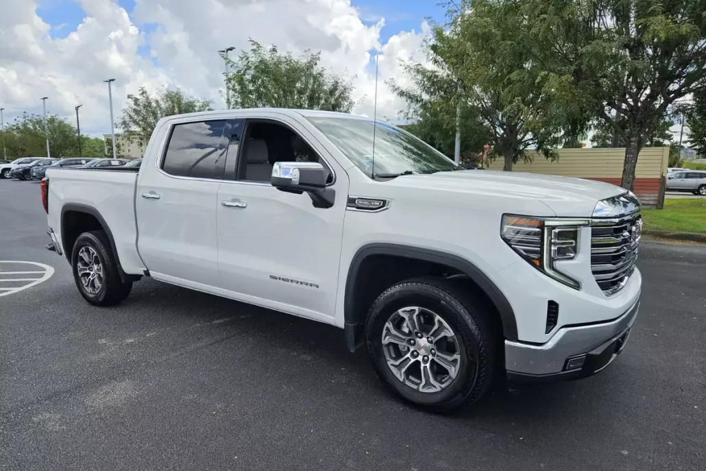 2024 Gmc Sierra 1500 SLT photo 1