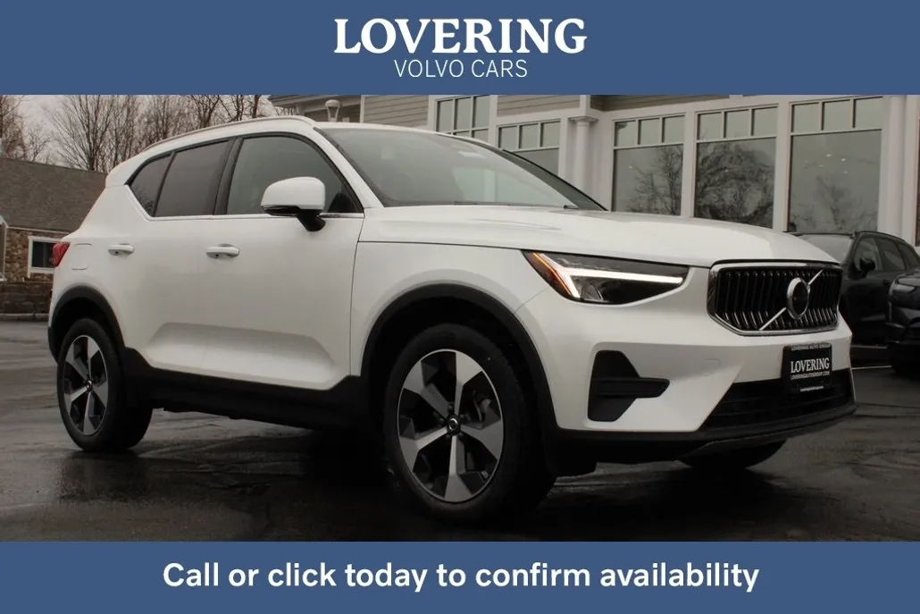 2025 Volvo XC40 Core photo 1