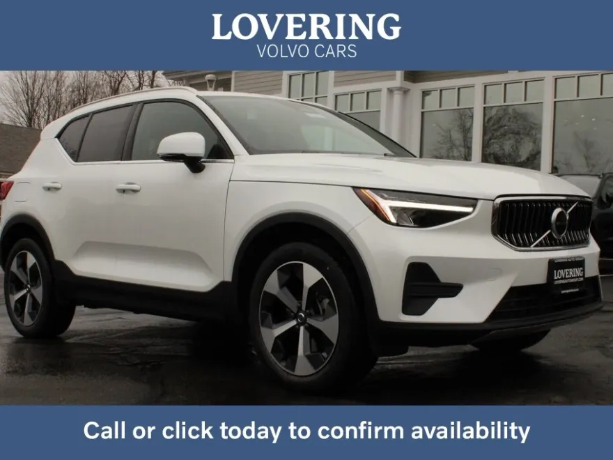 2025 Volvo XC40 Core photo 1