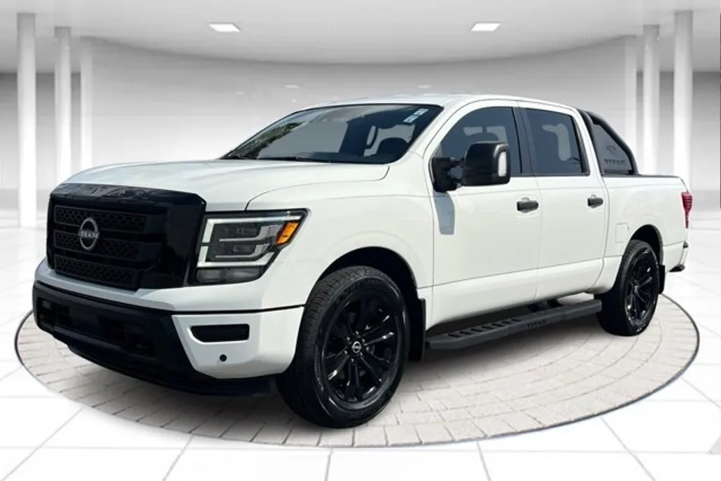 2023 Nissan Titan SV photo 1