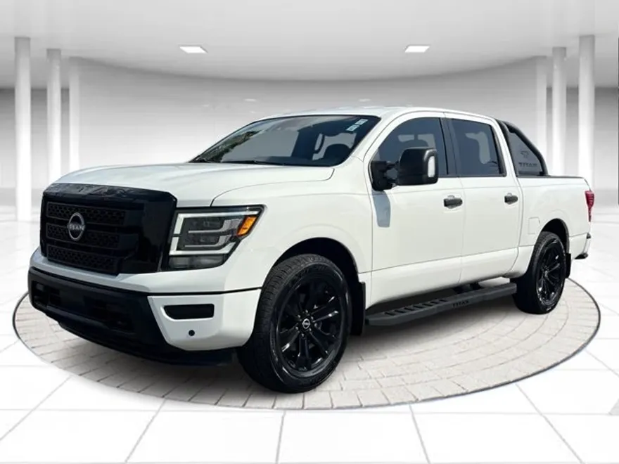 2023 Nissan Titan SV photo 1