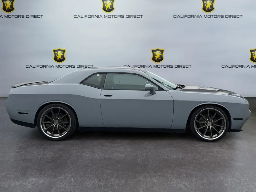 2021 Dodge Challenger SXT photo 1