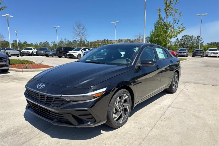 2025 Hyundai Elantra Hybrid SEL Sport photo 1
