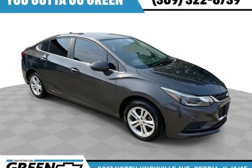 2017 Chevrolet Cruze LT photo 1