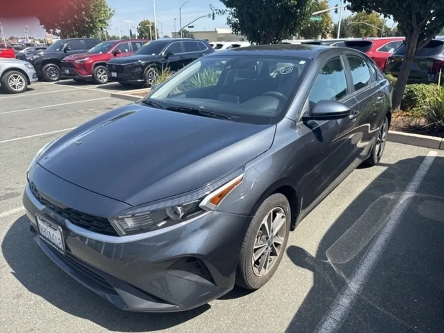 2023 Kia Forte LXS photo 1