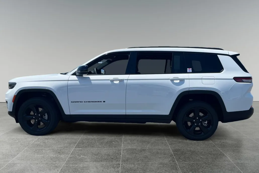 2025 Jeep Grand Cherokee Laredo Sport photo 1