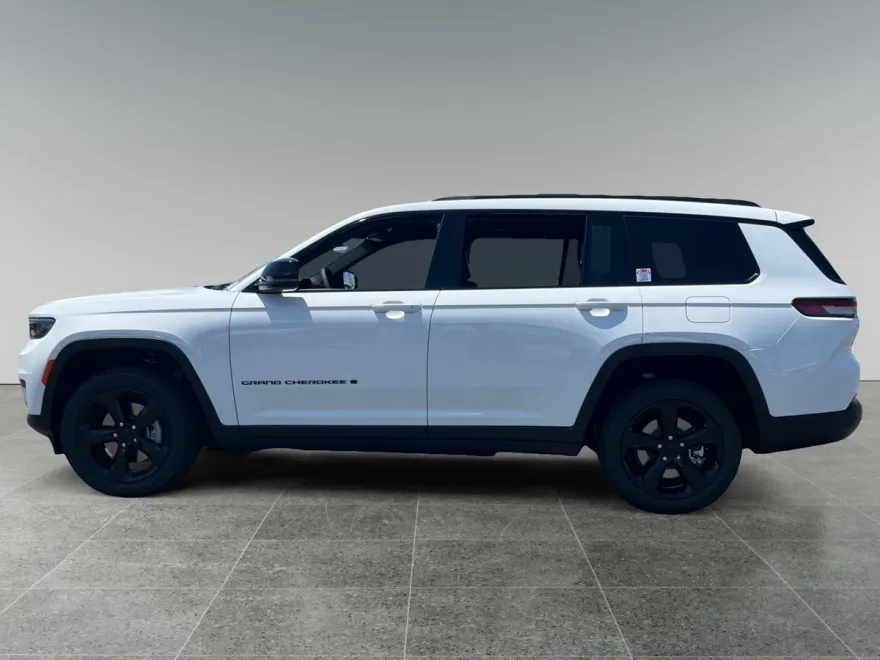 2025 Jeep Grand Cherokee Laredo Sport photo 1