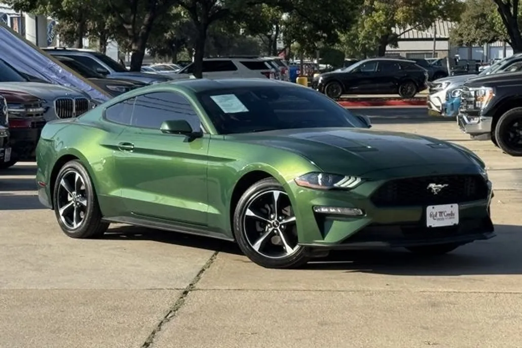 2022 Ford Mustang EcoBoost photo 1