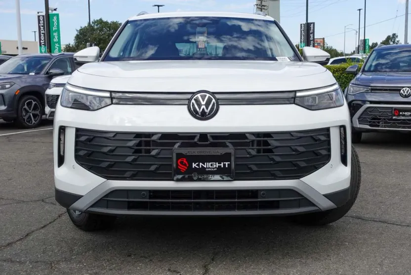 2025 Volkswagen Tiguan S photo 1