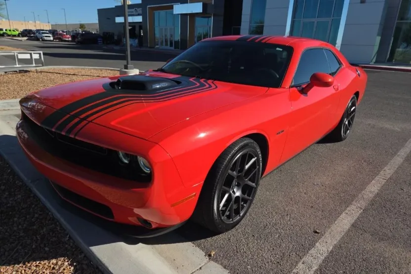 2018 Dodge Challenger R/T photo 1