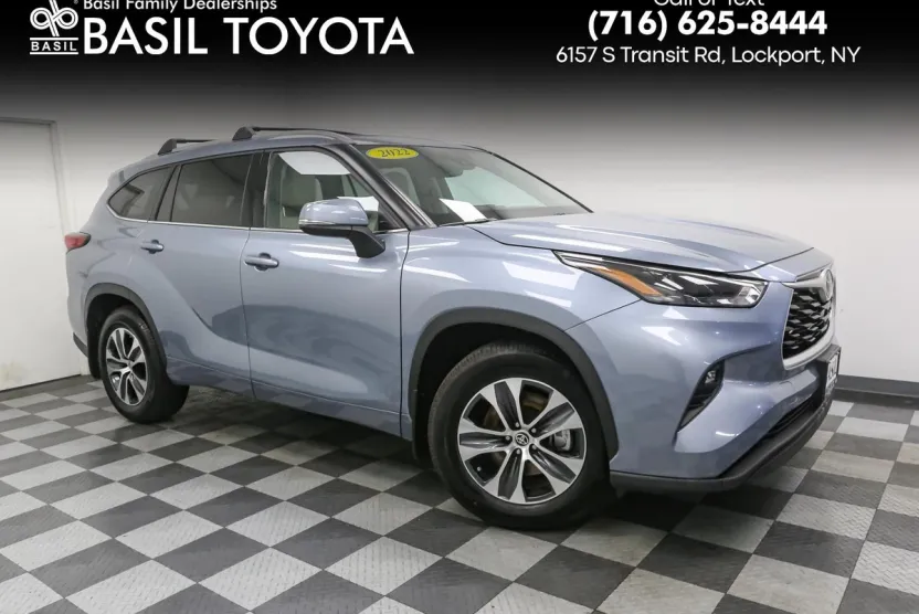 2022 Toyota Highlander XLE photo 1