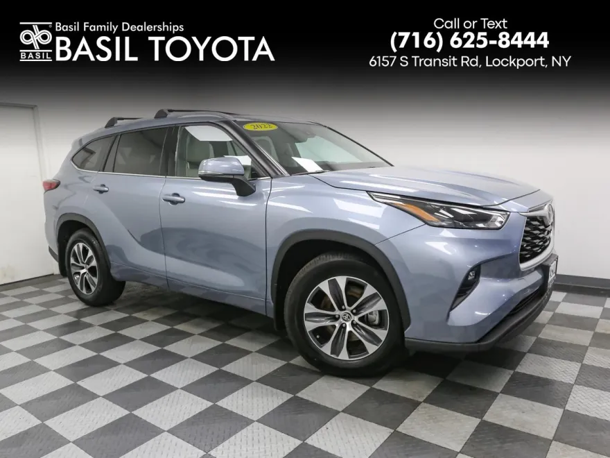 2022 Toyota Highlander XLE photo 1