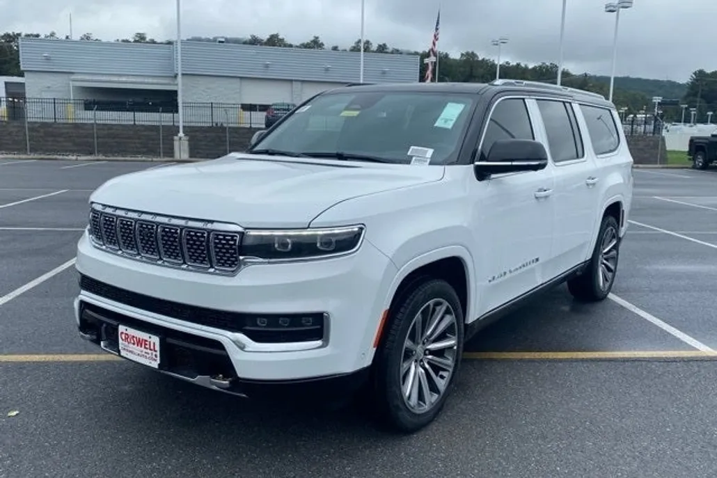2024 Jeep Grand Wagoneer L photo 1