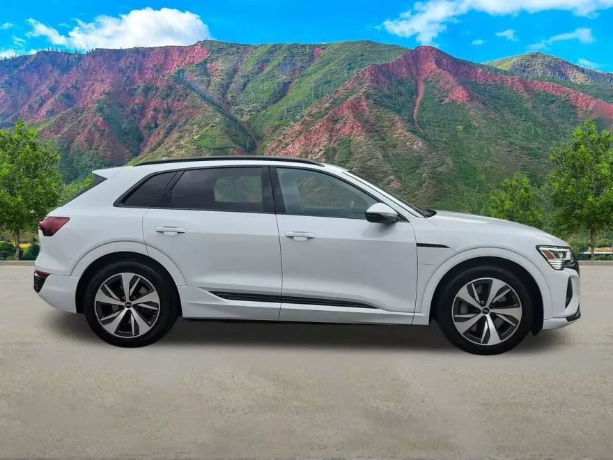 2024 Audi Q8 E-tron Premium photo 1
