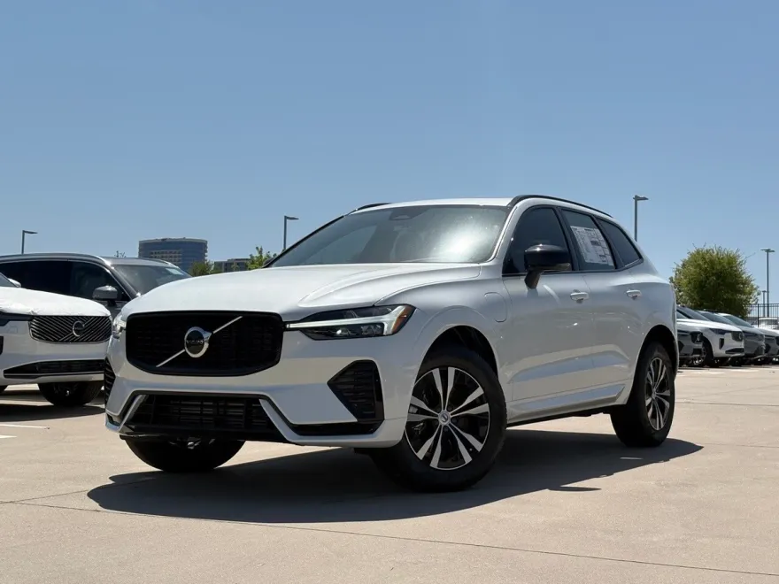 2025 Volvo XC60 T8 Core photo 1