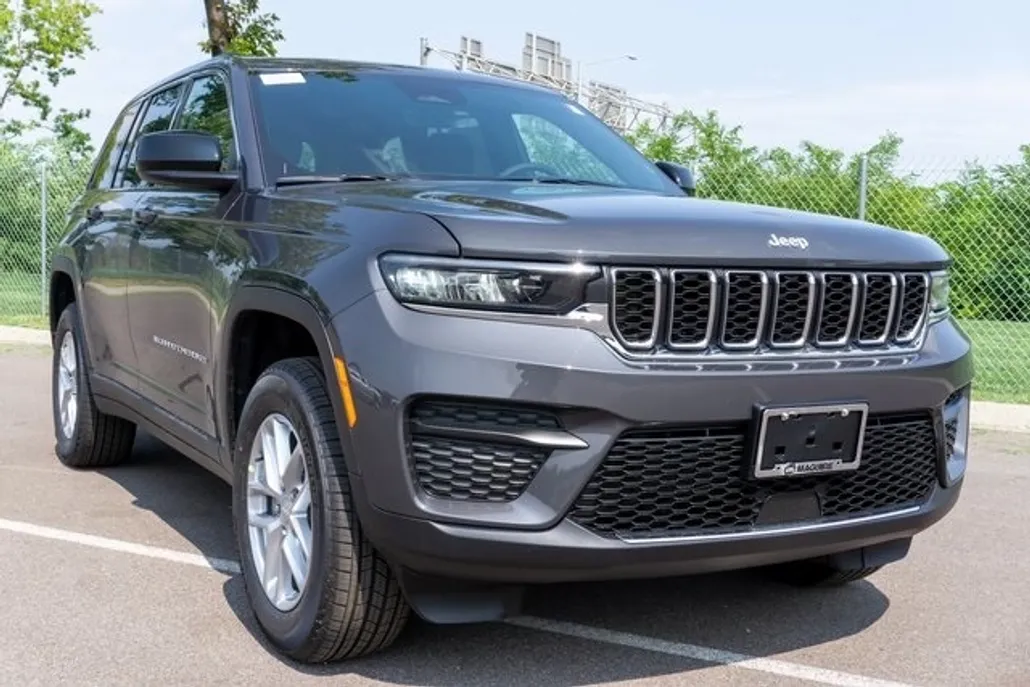 2025 Jeep Grand Cherokee Laredo X photo 1