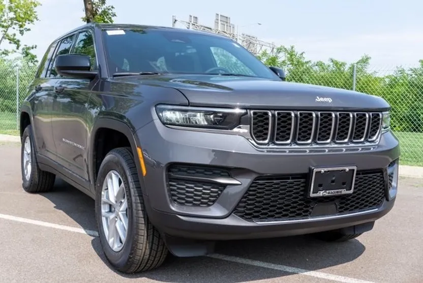 2025 Jeep Grand Cherokee Laredo X photo 1