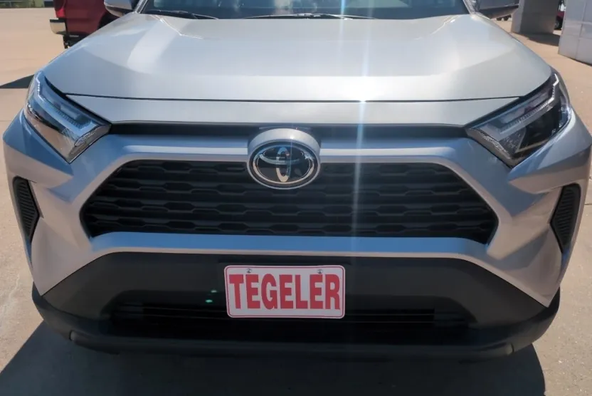 2025 Toyota RAV4 Hybrid XLE photo 1