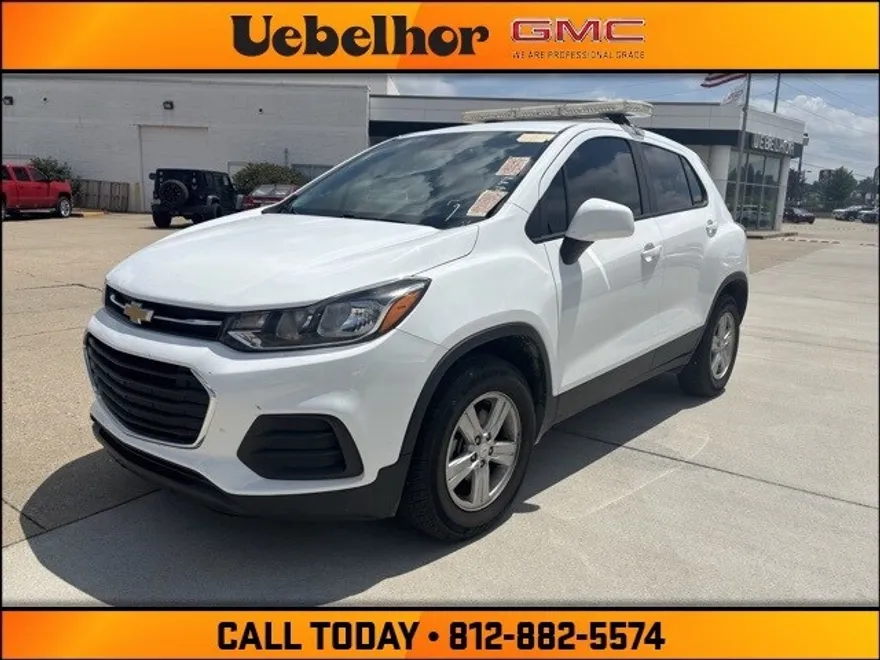 2021 Chevrolet Trax LS photo 1