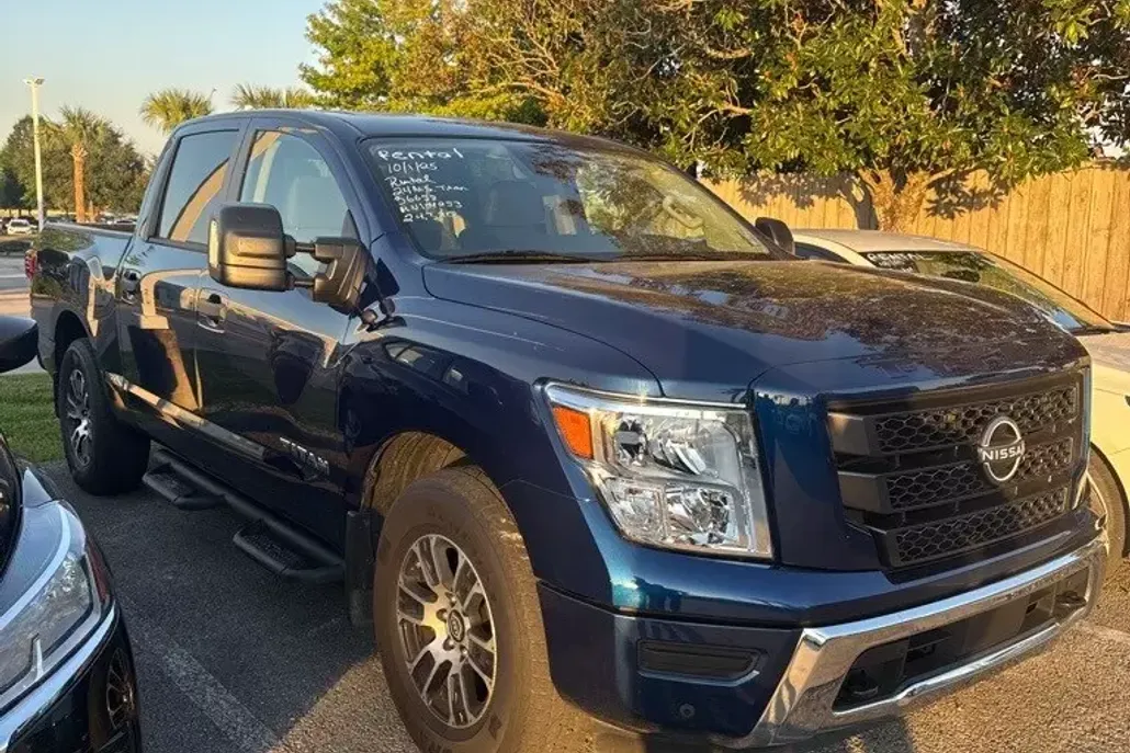 2024 Nissan Titan SV photo 1