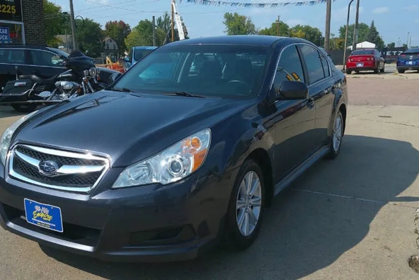 2011 Subaru Legacy 2.5i Premium photo 1