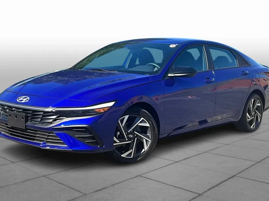 2025 Hyundai Elantra SEL Sport photo 1