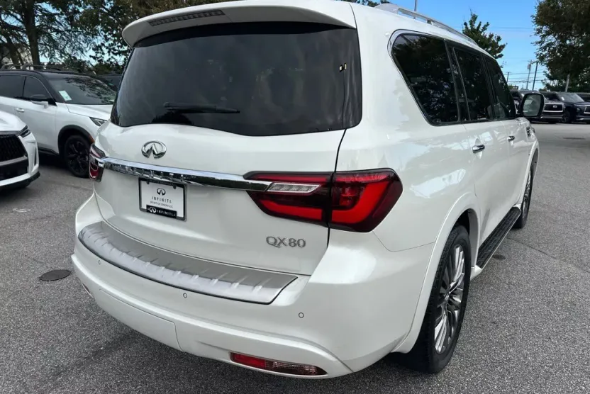 2019 Infiniti QX80 Luxe photo 1