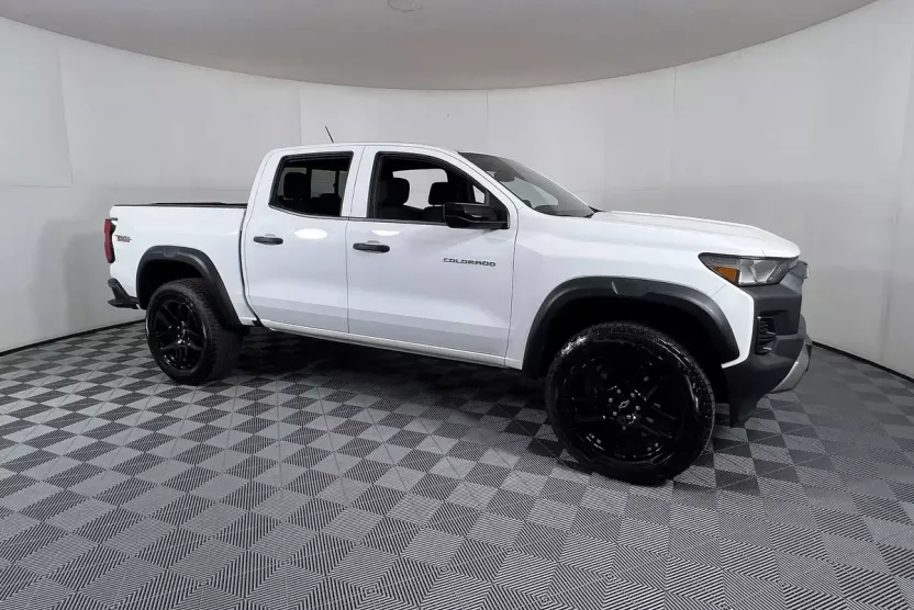 2024 Chevrolet Colorado Trail Boss photo 1