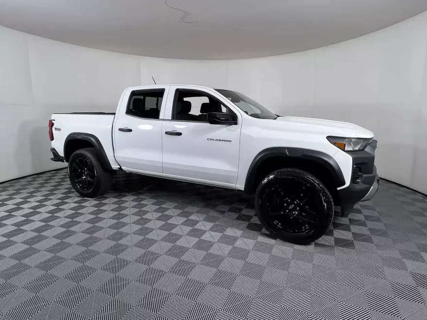 2024 Chevrolet Colorado Trail Boss photo 1