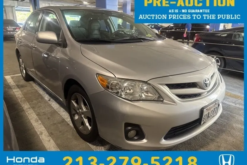 2012 Toyota Corolla LE photo 1