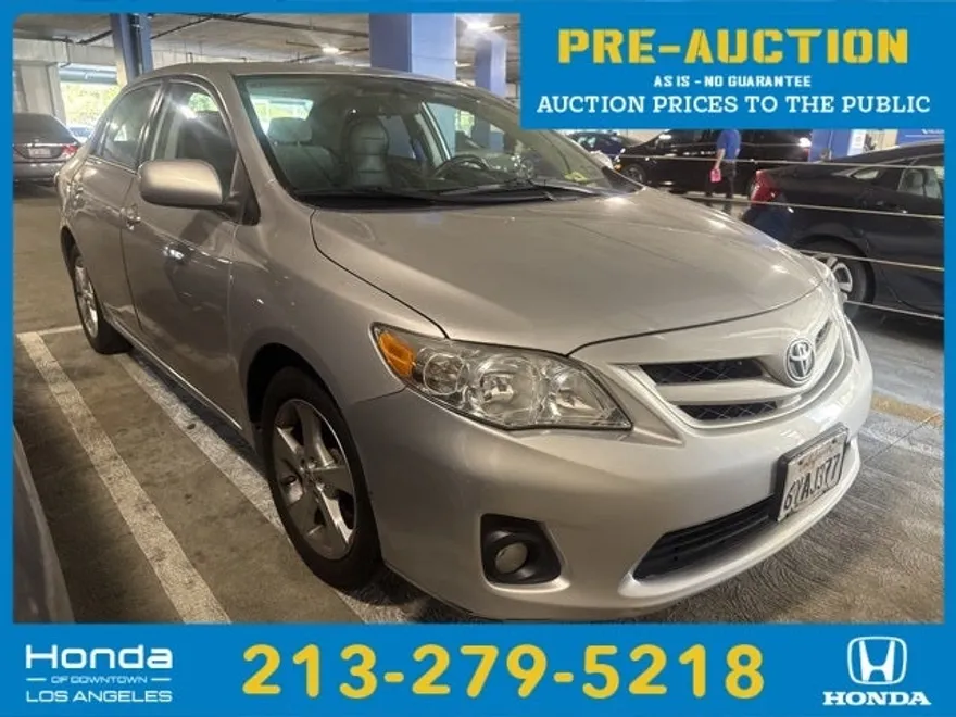 2012 Toyota Corolla LE photo 1