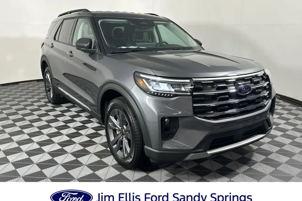 2025 Ford Explorer photo 1
