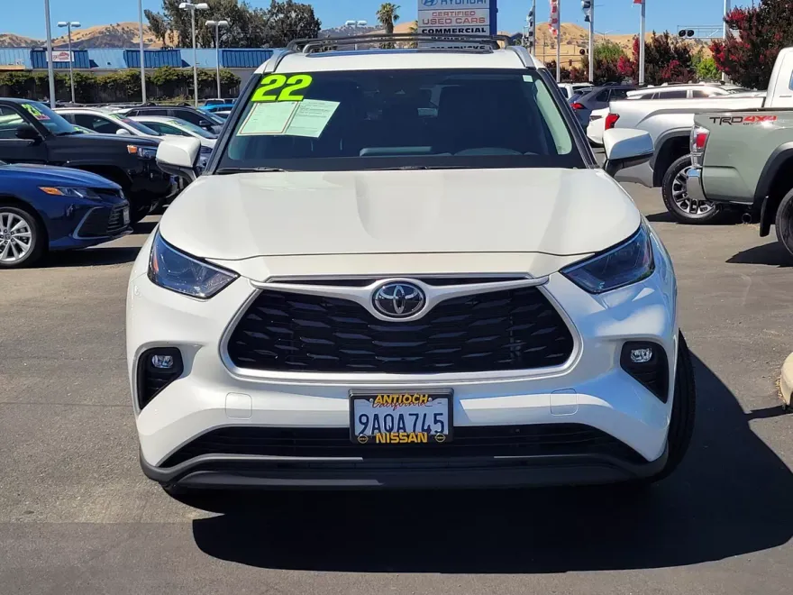 2022 Toyota Highlander XLE photo 1