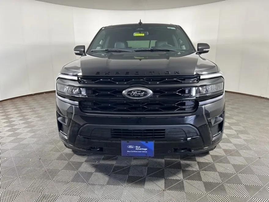 2022 Ford Expedition Limited photo 1