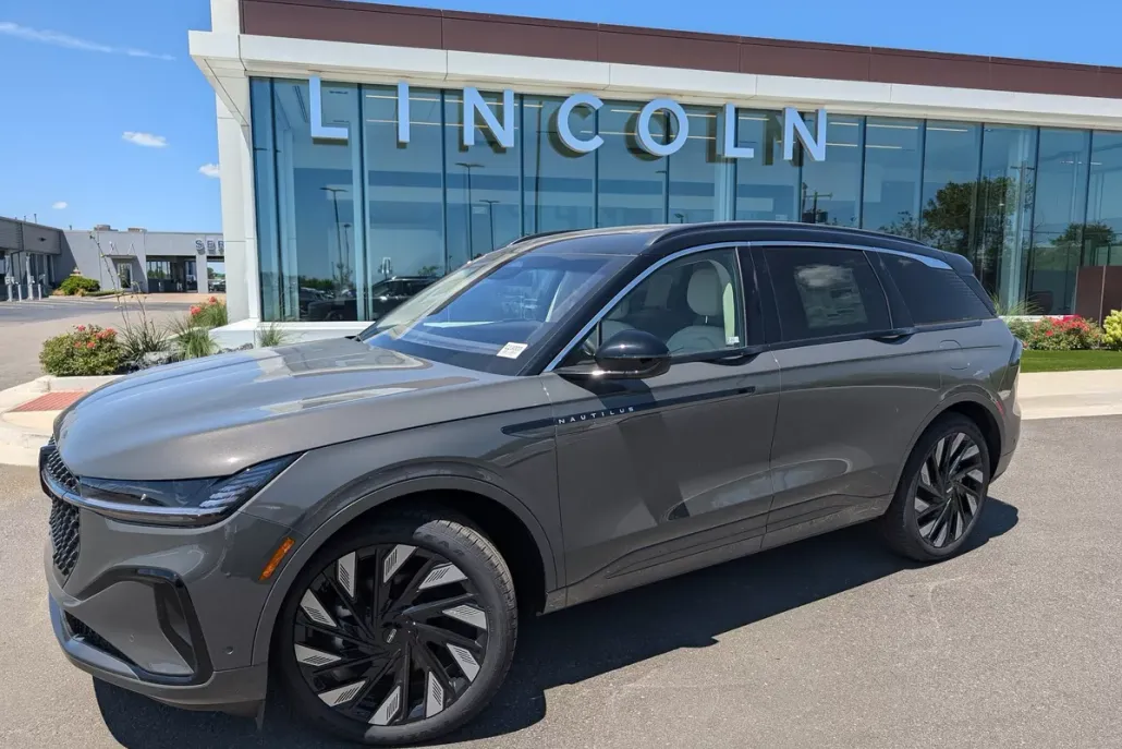 2024 Lincoln Nautilus Black Label photo 1