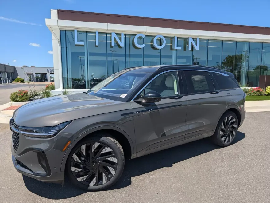 2024 Lincoln Nautilus Black Label photo 1