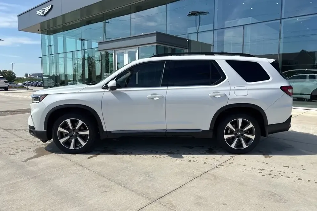 2023 Honda Pilot Elite photo 1