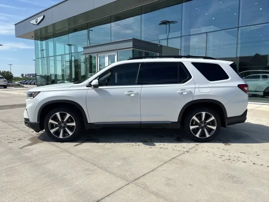 2023 Honda Pilot Elite photo 1