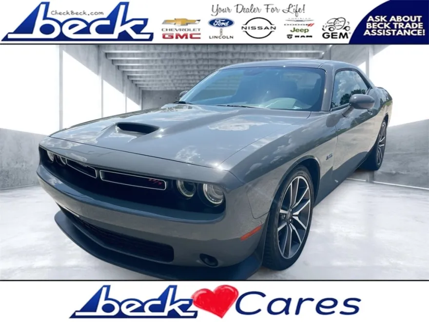 2023 Dodge Challenger R/T photo 1