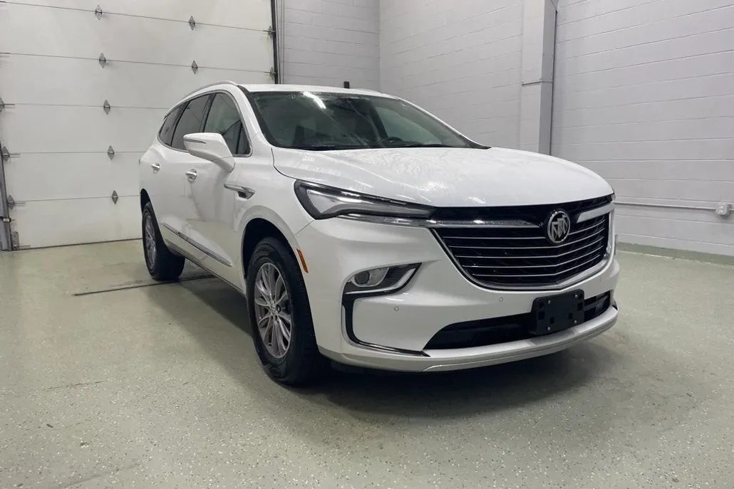 2023 Buick Enclave Essence photo 1