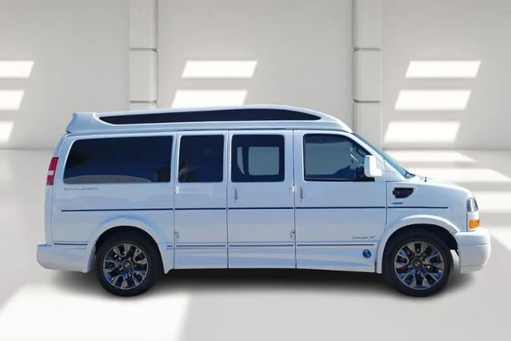 2025 Gmc Savana Cargo 2500 photo 1