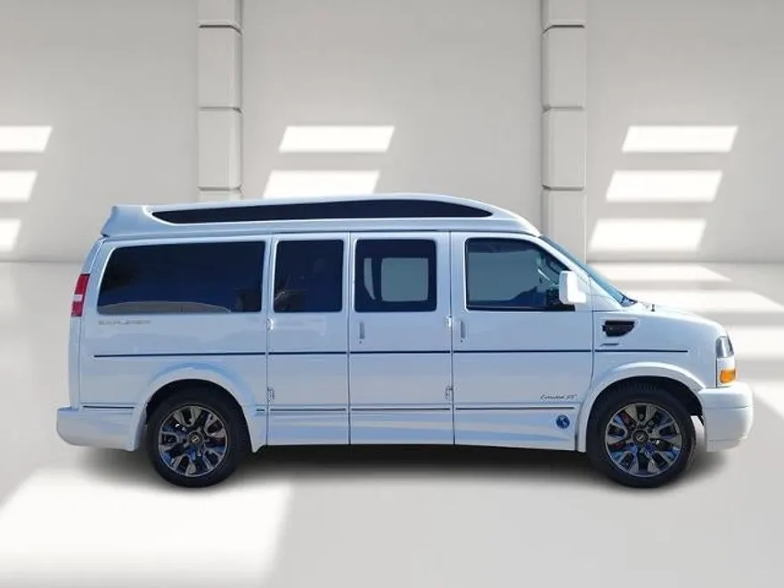 2025 Gmc Savana Cargo 2500 photo 1