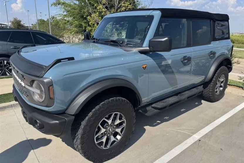 2023 Ford Bronco Badlands photo 1
