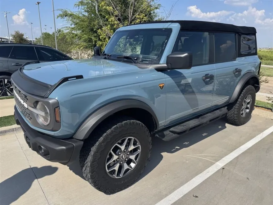 2023 Ford Bronco Badlands photo 1