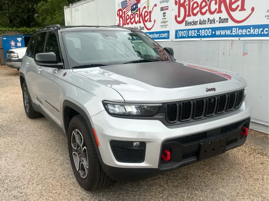 2022 Jeep Grand Cherokee Trailhawk photo 1