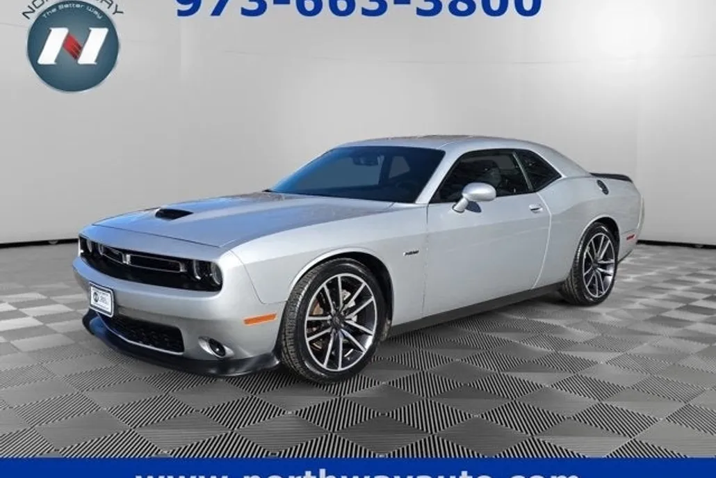 2023 Dodge Challenger R/T photo 1