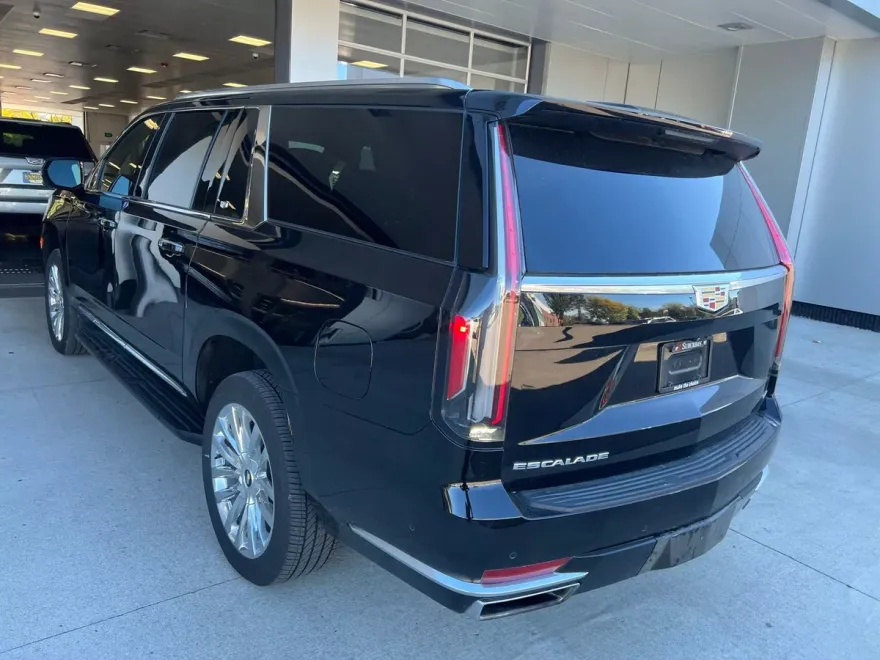 2024 Cadillac Escalade ESV Premium Luxury photo 1